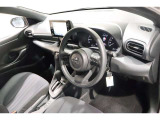 運転席周りは遊びにも通勤にも普段のお買い物にもピッタリ。日々のドライブに居心地のよいレイアウトです。