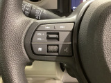 ステアリングにオーディオ操作スイッチが付いています。オーディオ画面に直接タッチしなくても操作が出来ますので、運転に集中できます。