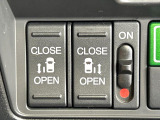 【両側パワースライドドア】スマートキーや運転席のスイッチで後席両側スライドドアの開閉が可能♪電動だから力を入れてドアを開ける必要が無く、小さなお子様でも簡単に開け閉めでき快適です♪