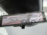スマートルーミラー装備車両後方のカメラ映像をミラ-面に映し出すので、車内の状況や、天候などに影響されにくく、よりクリアな後方視界が得られます。