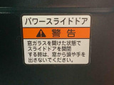 見た目が大事!な外装はぴかっとキレイに磨いており、経年のくすみもよみがえっております。ヘッドライトやドア周辺を磨く際にはマスキングテープを使用して保護しながら丁寧に作業をしております。