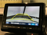 リバースギアに入れるだけで後方の表示へ切り替わります。夜間や雨の日の駐車も楽になりますよ。