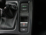 【電子制御パーキング+ブレーキホールド】便利なスイッチ式のサイドブレーキ!停車中にブレーキペダルを踏み続けなくても自動的にブレーキを保持する機能も搭載♪