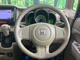 インテリアに合わせたデザインのステアリングは、運転される方のことも考え、運転しやすい形状、大きさです。是非一度、実際に触ってお確かめください。