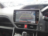 バックガイドモニターで、後方を確認しながら安心して駐車することができます。運転初心者も熟練者も必須の機能ですよ!