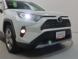 高輝度で点灯速度が速く、しかも消費電力の少ないLEDヘッドライトが装備されています!LEDの明るい光が走行中の視界の確保をサポートして、夜のドライブがより楽しく安全に運転できます♪