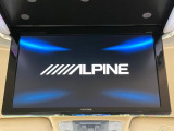 【12.8型フリップダウン】大画面モニターで後席でもエンタメをお楽しみいただけます。家族や友人とお出かけする機会が多い方に大人気です♪