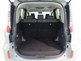 5人乗りタイプなので荷室をまるまる有効活用できます