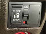 【パワースライドドア】助手席側がパワースライドドアになっており、運転席のスイッチやスマートキーでも開閉が可能です!開口部も広いので乗り降りも楽々♪