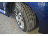 タイヤサイズは225/45R18です