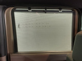 ロールサンシェイドは、太陽光を防ぐので冷房の効きを良くする効果もあるんです。エアコンを控えめにすれば燃費向上も見込めますよ。