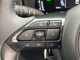 運転中、オーディオの操作をしてて、ハッとしたことはありませんか?ステアリングスイッチは、運転中でもハンドルでオーディオの操作が可能です。安全なドライブをサポートします。