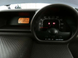 とっても見やすいメーターです。夜間時はラグジュアリーな気分にさせてくれる照明が魅力ですので、夜のドライブも楽しみになりますよ♪
