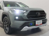 高輝度で点灯速度が速く、しかも消費電力の少ないLEDヘッドライトが装備されています!LEDの明るい光が走行中の視界の確保をサポートして、夜のドライブがより楽しく安全に運転できます♪