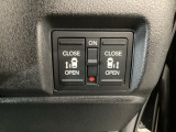 【両側パワースライドドア】両側がパワースライドドアになっており、運転席のスイッチやスマートキーでも開閉が可能です!開口部も広いので乗り降りも楽々♪