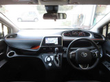 見通しのよいすっきりとした視界で、誰でも運転しやすいです。運転のしやすさは疲れにくさにも繋がりますよ♪