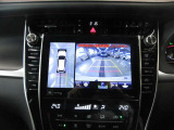 車両を上から見たような映像をナビ画面に表示するパノラミックビューモニター。