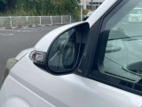 電動格納式リモコンドアミラーを装備!