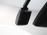◆ドライブレコーダー◆映像・音声などを記録する自動車用の装置です。 もしもの事故の際の記録はもちろん、旅行の際の思い出としてドライブの映像を楽しむことができます。