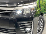 【LEDヘッドライト】悪天候や夜間走行時も良好な視界を確保し安心して運転できる高輝度LEDヘッドライトを装備!点灯速度が早く、消費電力も抑えられています。