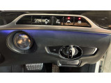 『メルセデス・ケア』が継承されるお車は、車両本体の保証にプラスして、エンジンオイルやワイパーブレード等の消耗部品に関しましても、交換時期に達している場合は無償交換させて頂きます。