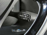 クルーズコントロールです。速度をセットするこでアクセル操作が不要の魅力的な装備です。高速道路での運転では特に重宝します♪