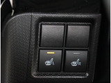 運転席と助手席にはシートヒーターが付いています。