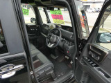 車間距離と速度を自動的にキープしてくれる【アダプティブクルーズコントロール】を装備、アクセルペダルの細かい操作が要らなくなり、長距離運転の疲労がグッと軽減されますよ!