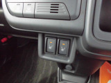 運転席&助手席シートヒーター装備です。