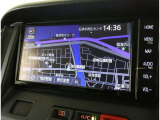 純正ナビを装備。タッチパネル式で使いやすく、お出かけもラクラクです。