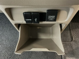 HDMIポート、USBポートが装備されております。HDMIポートを他の機器と繋げることによって、モニターへ映像を流すことができます。