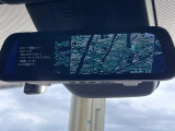 【デジタルインナーミラー】後席の大きな荷物や同乗者で後方が確認しづらい時でも安心!カメラが撮影した車両後方の映像をルームミラー内に表示。クリアな視界で状況の確認が可能です!