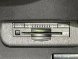 【ETC】有料道路を利用する際に料金所で停止することなく通過できる、ETC車載器(ノンストップ自動料金収受システム機器)が装備されています。セットアップを行うことで利用可能になります。