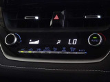 車内を快適に、オートエアコンを装備しています。