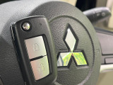 【キーレス】少し離れた場所からでもボタン一つでドアの開錠・施錠ができるのでとっても便利!ドアの鍵穴周りに傷をつけることもありません♪