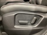 こちらのグレードは助手席にもパワーシートを装備しております!運転席同様お好みで調整が可能です!