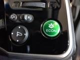 オートリトラミラーや燃費を抑えるECONは運転席の右側、手の届きやすい位置にあります。