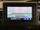 バックでの車庫入れも安心です! リアカメラが付いているバックモニター付のナビを装備しております。操作線もついており距離感も画面から確認できます。