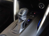 電動パーキングブレーキ・ブレーキホールドを装備してます。ホールド機能は信号待ちが多い一般道で疲労軽減になり、大好評です!