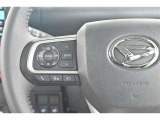 ステアリングスイッチ付き。前方から目を離すことなく操作することが可能です。
