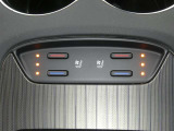 【シートヒーター搭載】シートを温めてくれる暖房機器です!長時間座っていると負担が掛かりやすい背中や腰、または冬場の寒い日に冷えやすい脚部に快適なぬくもりを♪