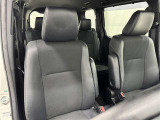 高いホールド性で運転姿勢が安定します。長距離ドライブでも疲れにくいのが魅力です。