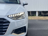 マトリクスLEDヘッドライト装備 複数のセンサーとカメラによって他車や歩行者を検出。ドライバーや歩行者の視界を妨げることが無いように、約1億通りの自動配光が可能です。