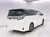 沢山乗れるのがこの車の魅力!2台で移動しないと・・・なんて時もこの車なら1台で!大活躍です♪