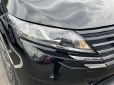 LEDヘッドライトは省電力ですが、純白光で驚くほど明るく夜道を照らしてくれます。さらに解錠操作に応じてLEDポジションライトを点灯させるフレンドリーライト機能を装備。