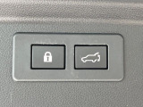 【パワーバックドア】スマートキーや運転席のボタンを押すだけでリアゲートが自動で開閉します!荷物を持っている時や、高い位置にあるバックドアを閉める際に便利な機能です♪