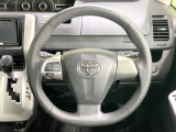 【純正革巻きステアリング】上質な革を使用することで、手にしっかり馴染みとても運転しやすいハンドルです♪