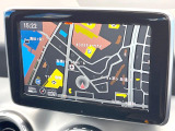 ●純正ナビ:一体感のあるナビは、高級感ある車内を演出してくれます。Bluetooth再生などオーディオ機能も充実しておりますので、運転もより楽しめます♪