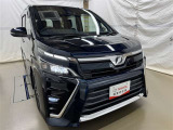 LEDヘッドライトです。デザイン性がよくとても明るいので、夜間の走行や悪天候でも安心です。しかも長寿命!