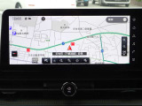 【ナビ】メーカーSDナビ付きです。目的地を設定すれば初めての場所でも簡単に行くことができます。もちろん音楽だって聴けちゃいます♪
